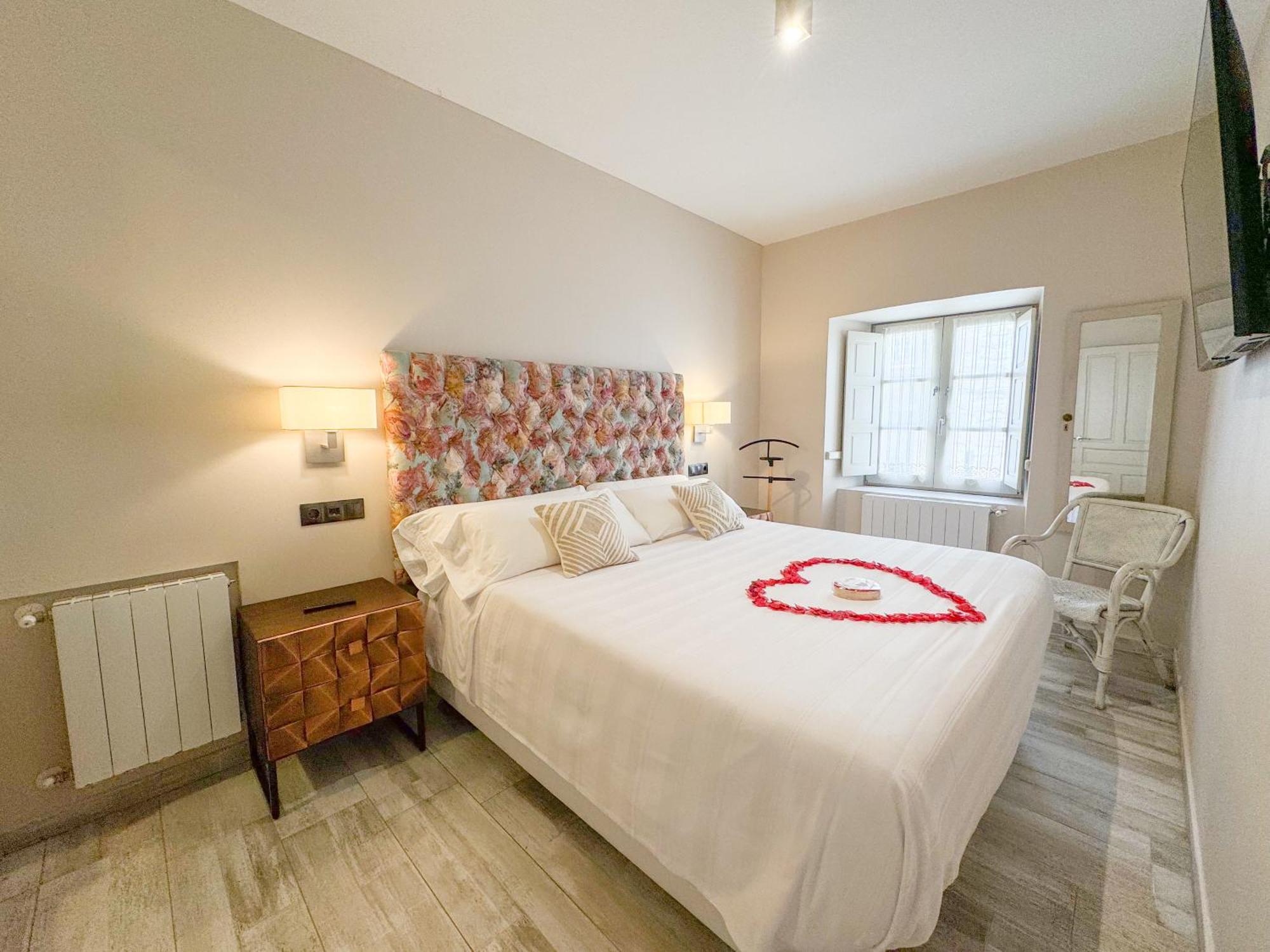 Akla Suites Con Jacuzzi Santillana Santillana del Mar Zewnętrze zdjęcie