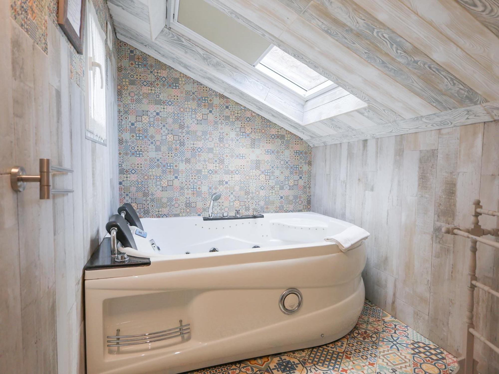 Akla Suites Con Jacuzzi Santillana Santillana del Mar Zewnętrze zdjęcie
